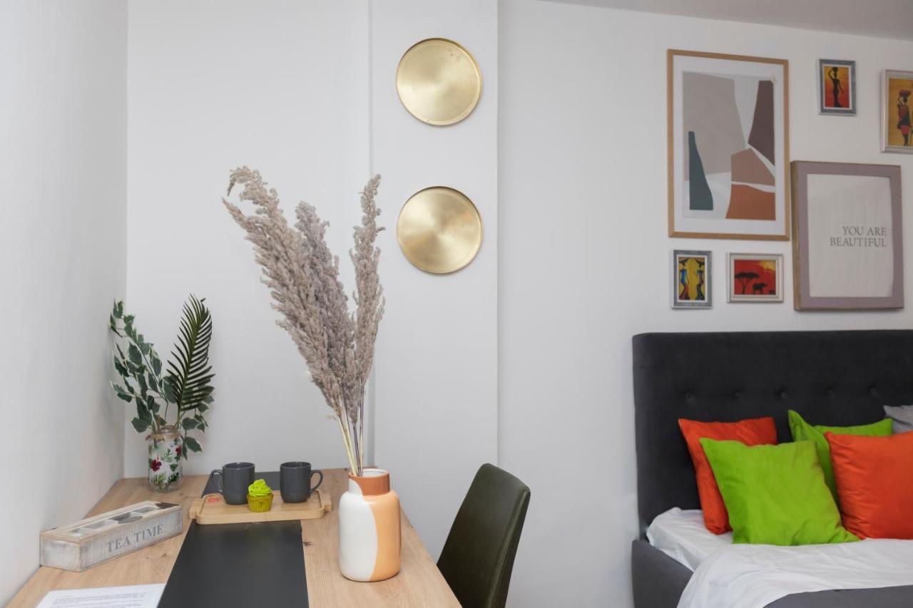 11 Steps' Lovely Studio In The Center Τίρανα Εξωτερικό φωτογραφία