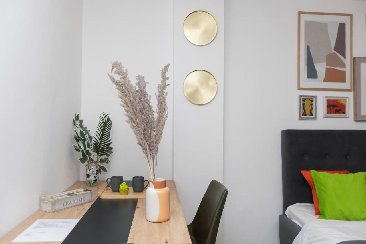 11 Steps' Lovely Studio In The Center Τίρανα Εξωτερικό φωτογραφία