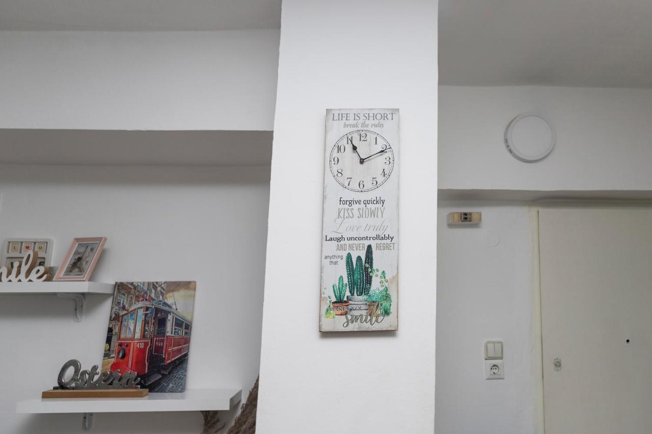 11 Steps' Lovely Studio In The Center Τίρανα Εξωτερικό φωτογραφία