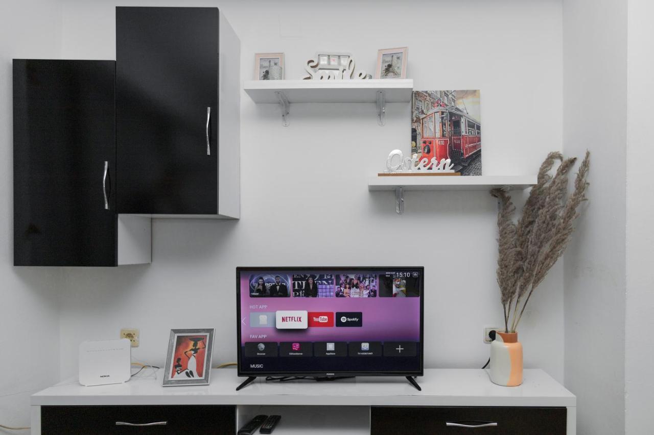 11 Steps' Lovely Studio In The Center Τίρανα Εξωτερικό φωτογραφία